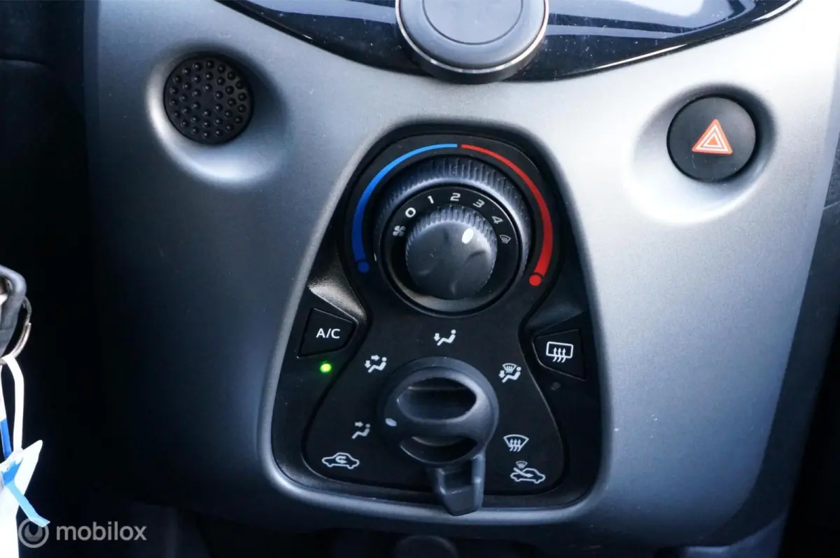 1.0 VVT-i X-Play Airco Apple/Android Lage Km's!
