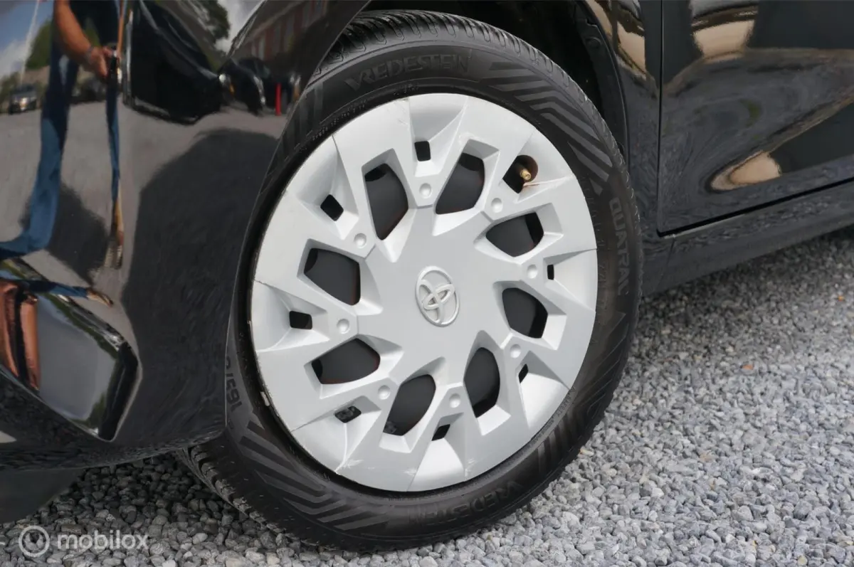 1.0 VVT-i X-Play Airco Apple/Android Lage Km's!