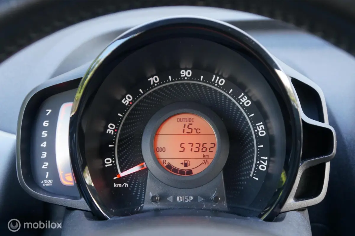 1.0 VVT-i X-Play Airco Apple/Android Lage Km's!