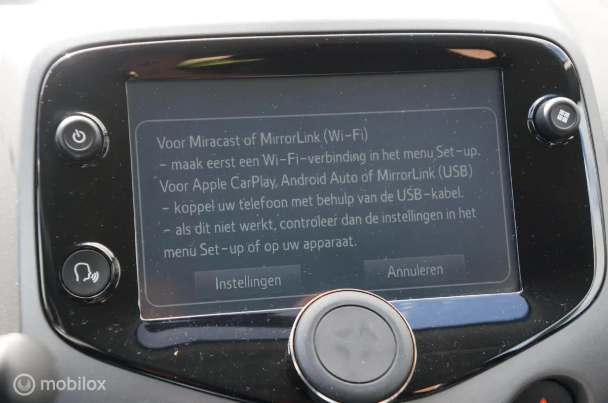 1.0 VVT-i X-Play Airco Apple/Android Lage Km's!