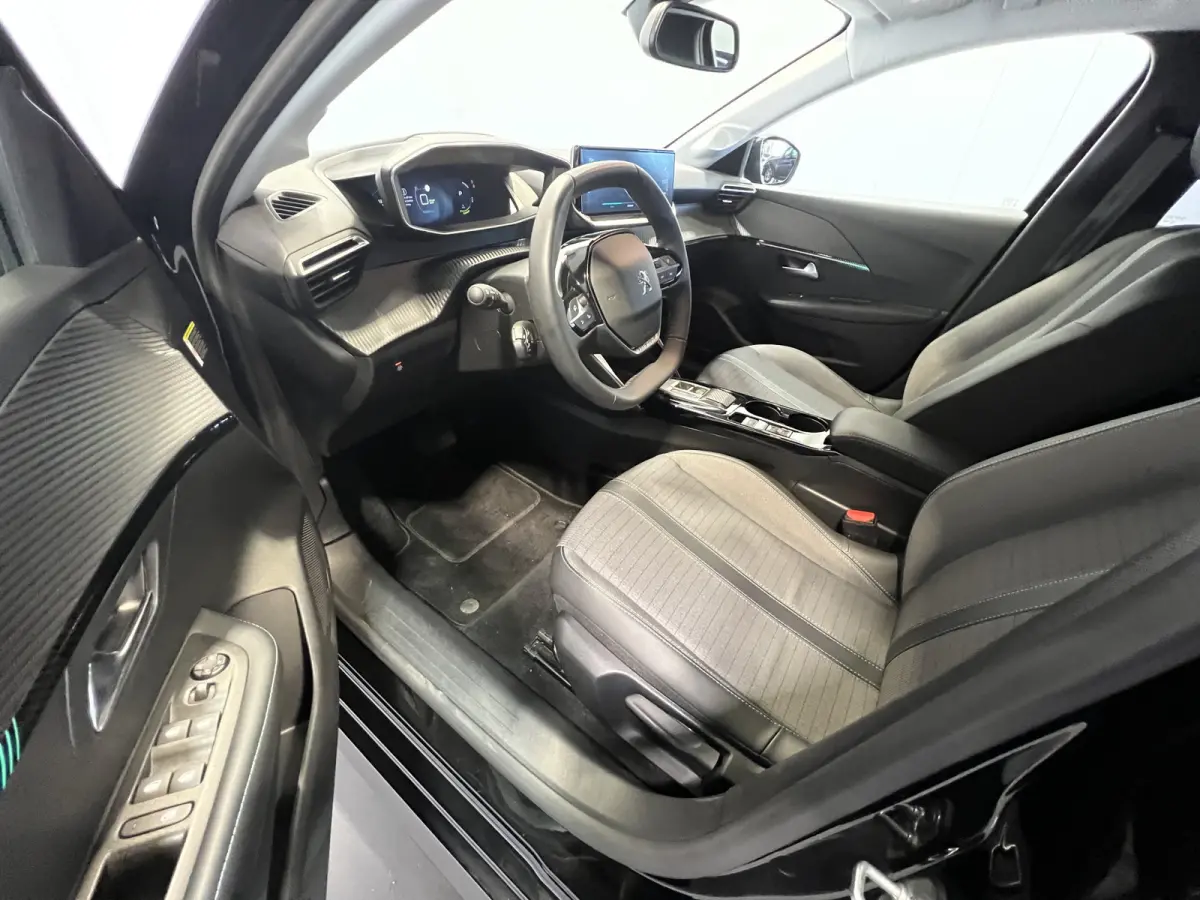EV Allure Pack 50 kWh | Navigatie/Android/Apple Carplay | LM Velgen 16" | Cruise Control | PDC Achter | LED Koplampen | Airco |