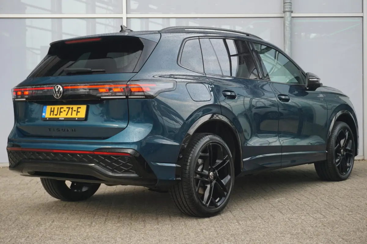 1.5 eHybrid 272pk R-Line Edition | SoH 95% | Panoramadak | Trekhaak | Leren Interieur