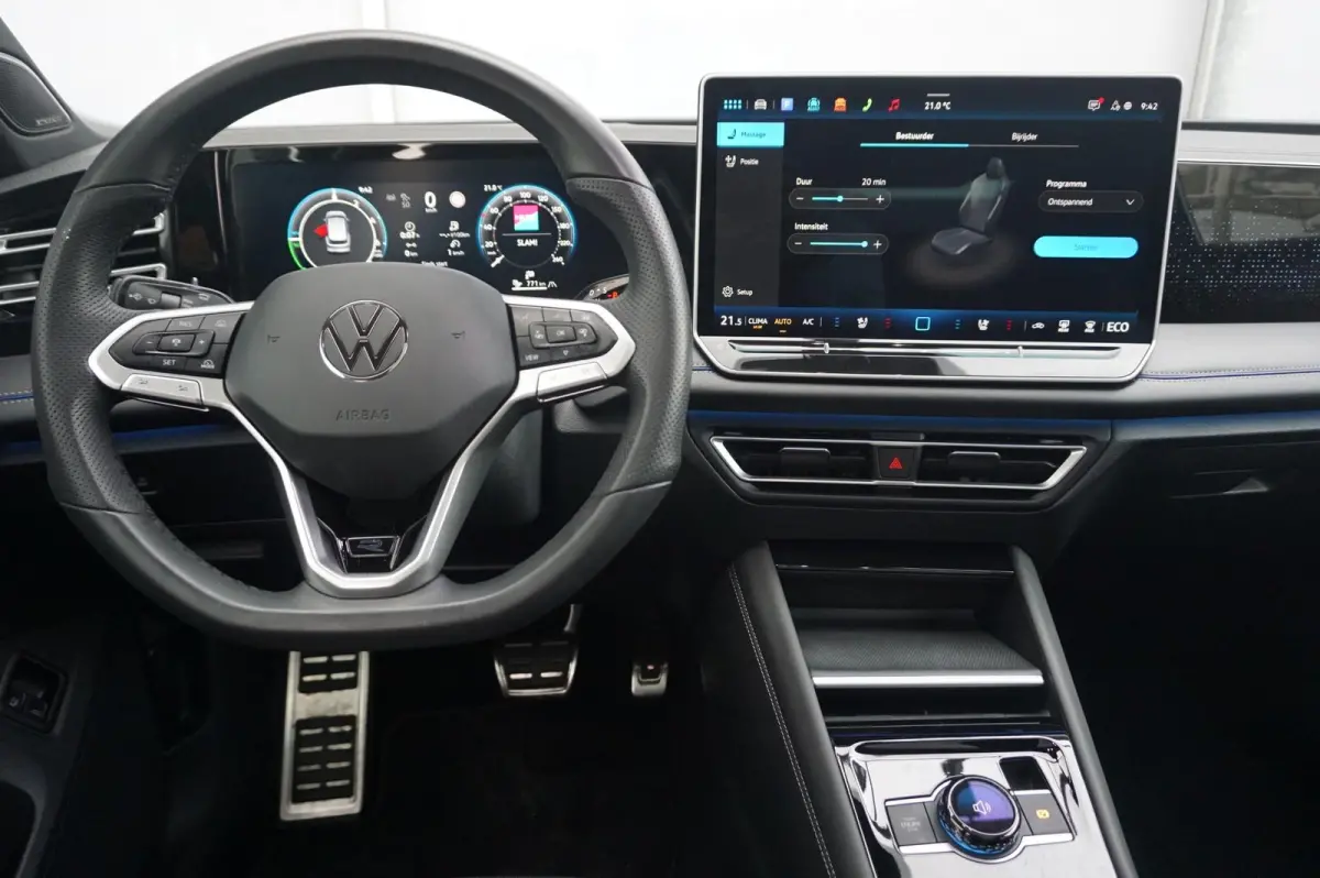 1.5 eHybrid 272pk R-Line Edition | SoH 95% | Panoramadak | Trekhaak | Leren Interieur