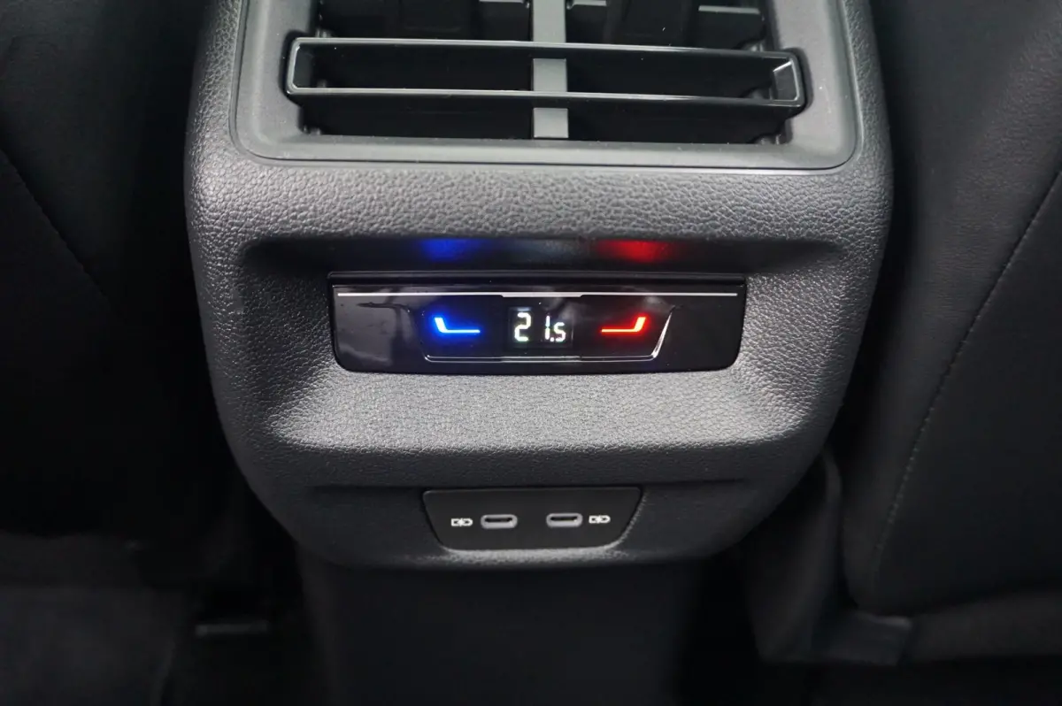 1.5 eHybrid 272pk R-Line Edition | SoH 95% | Panoramadak | Trekhaak | Leren Interieur