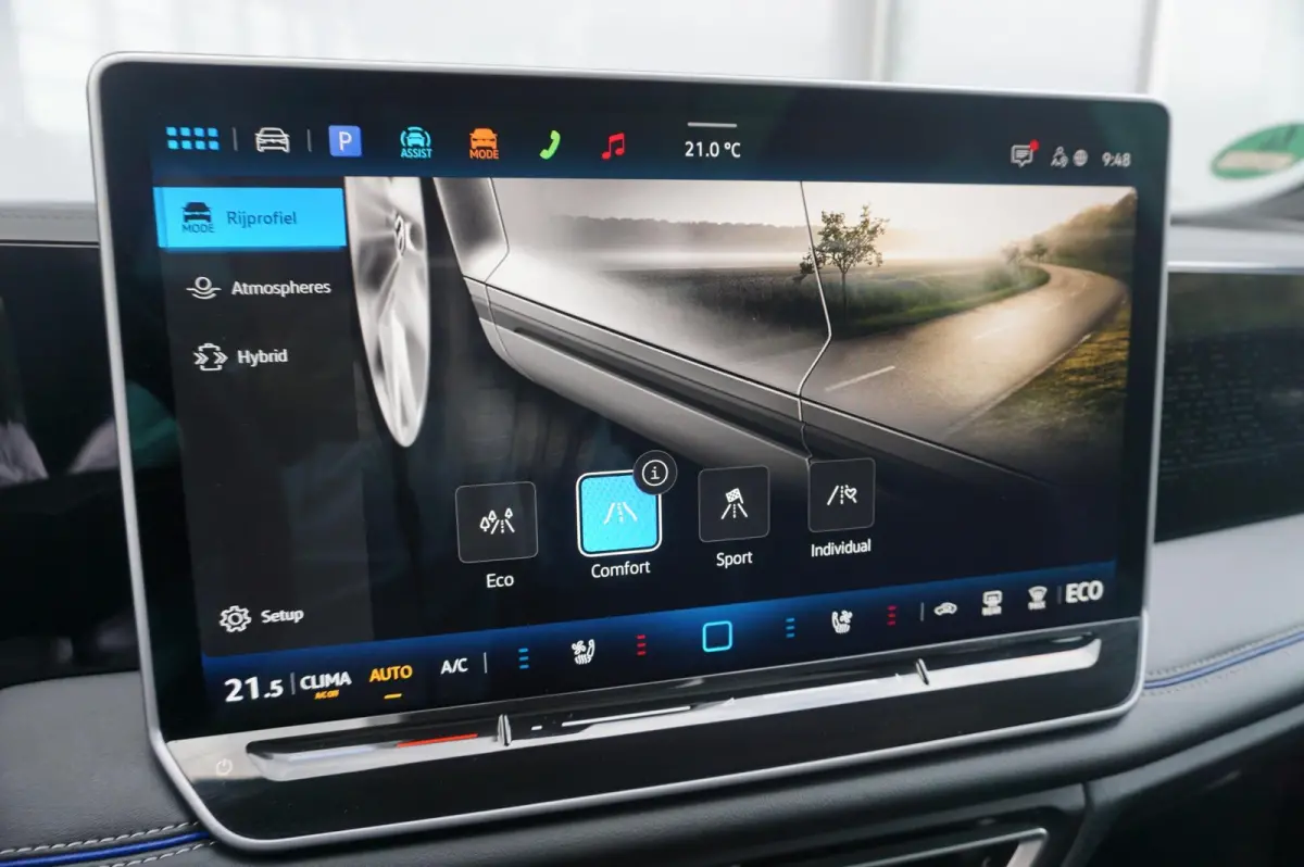 1.5 eHybrid 272pk R-Line Edition | SoH 95% | Panoramadak | Trekhaak | Leren Interieur