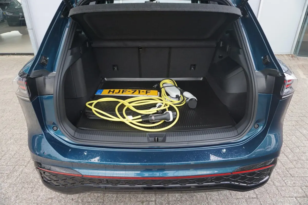 1.5 eHybrid 272pk R-Line Edition | SoH 95% | Panoramadak | Trekhaak | Leren Interieur