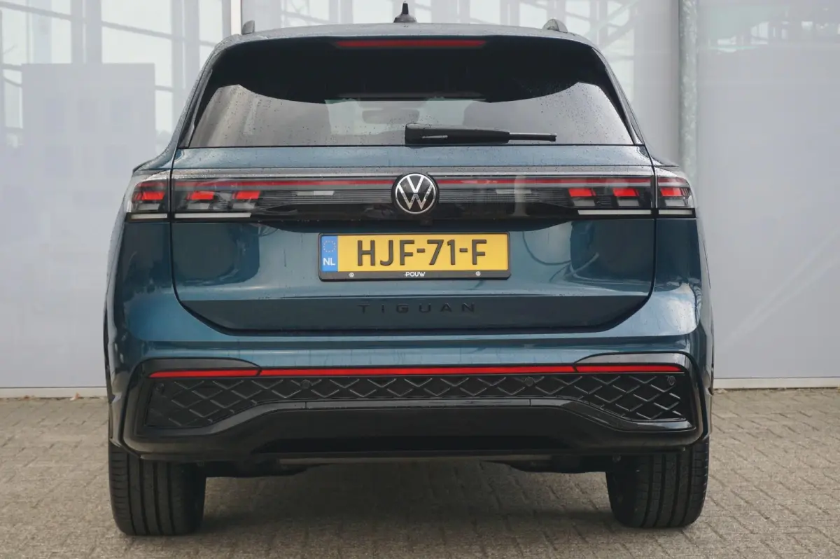 1.5 eHybrid 272pk R-Line Edition | SoH 95% | Panoramadak | Trekhaak | Leren Interieur