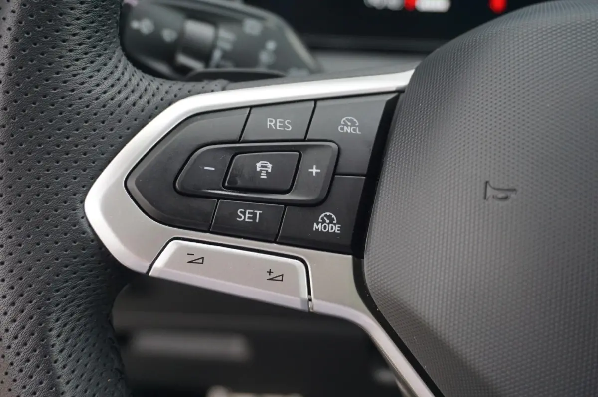 1.5 eHybrid 272pk R-Line Edition | SoH 95% | Panoramadak | Trekhaak | Leren Interieur