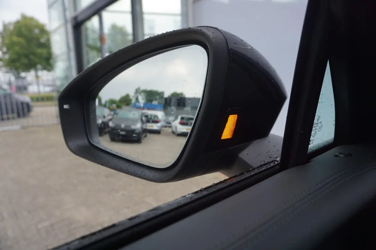 1.5 eHybrid 272pk R-Line Edition | SoH 95% | Panoramadak | Trekhaak | Leren Interieur