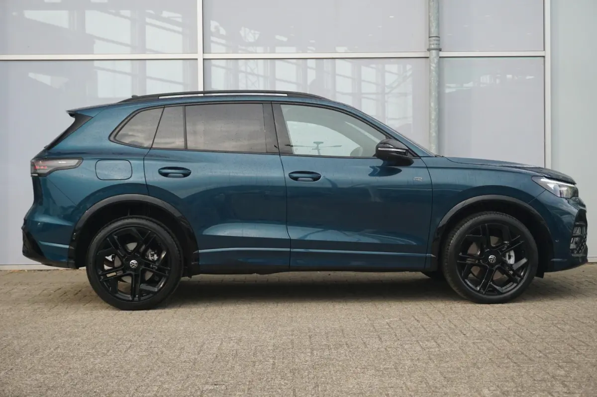 1.5 eHybrid 272pk R-Line Edition | SoH 95% | Panoramadak | Trekhaak | Leren Interieur