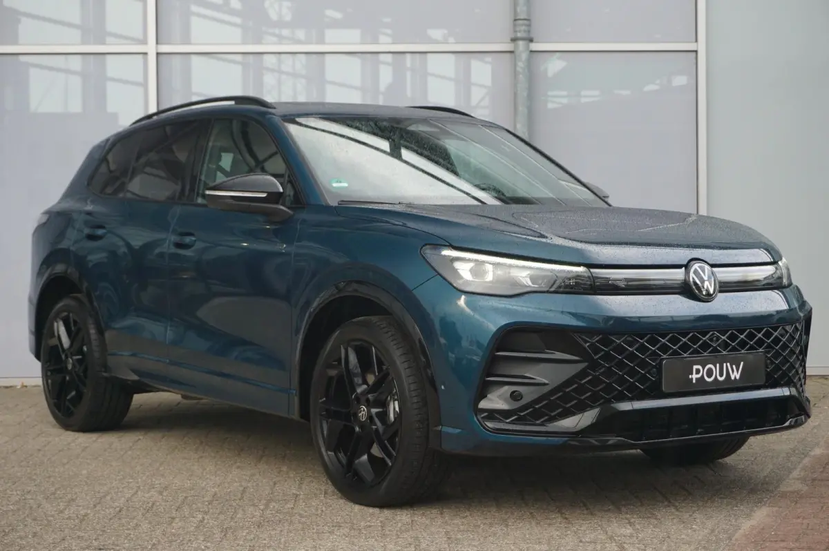1.5 eHybrid 272pk R-Line Edition | SoH 95% | Panoramadak | Trekhaak | Leren Interieur