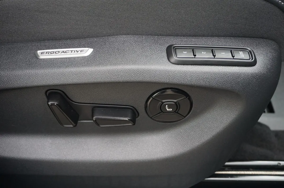 1.5 eHybrid 272pk R-Line Edition | SoH 95% | Panoramadak | Trekhaak | Leren Interieur