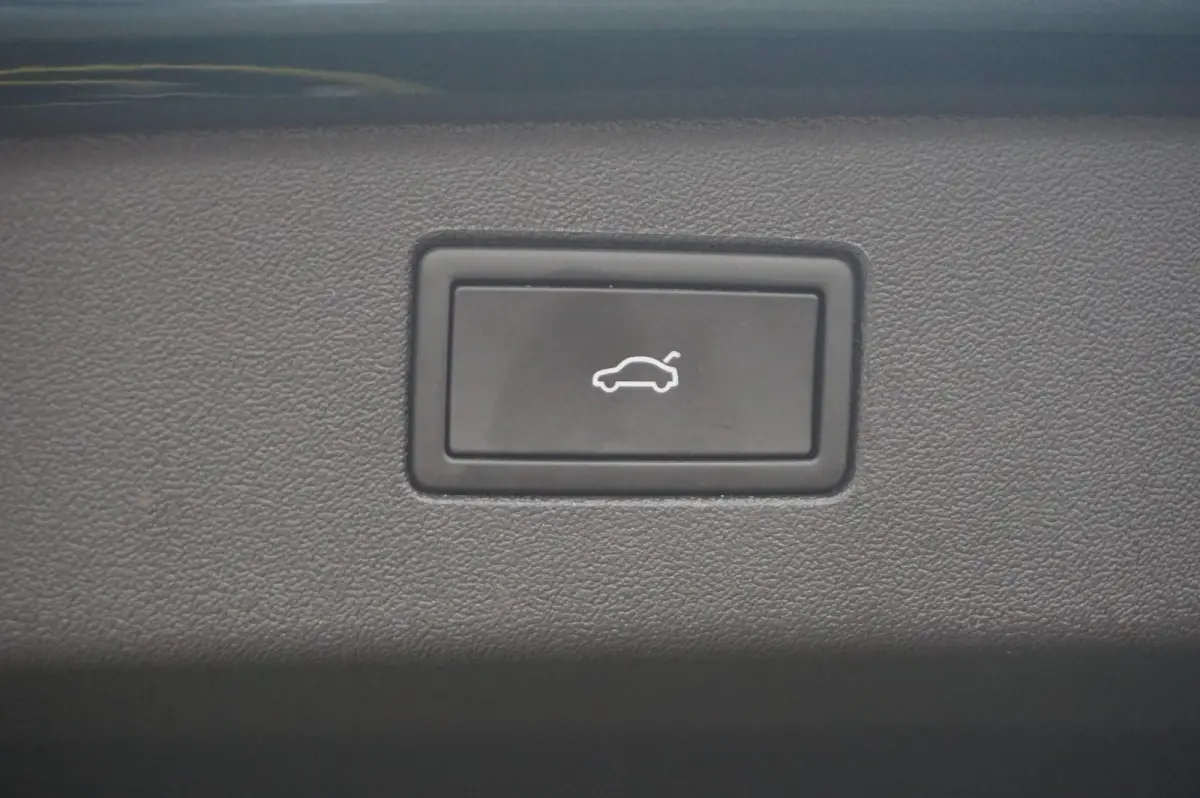 1.5 eHybrid 272pk R-Line Edition | SoH 95% | Panoramadak | Trekhaak | Leren Interieur