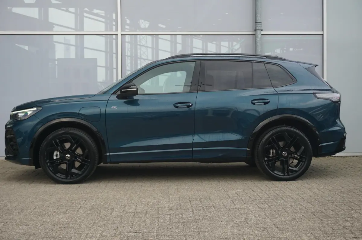 1.5 eHybrid 272pk R-Line Edition | SoH 95% | Panoramadak | Trekhaak | Leren Interieur