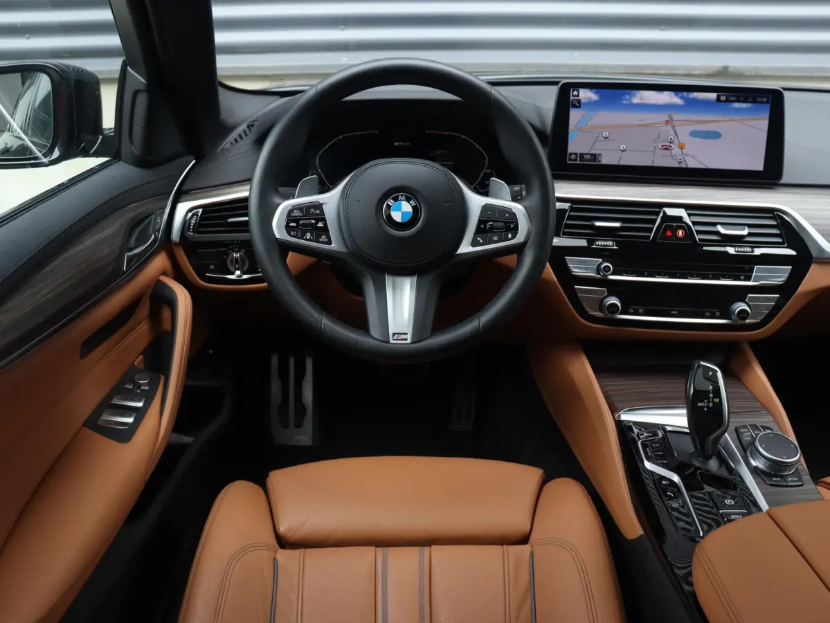 530e | High Executive | Panodak | Head-Up | Driving Assistant Prof. | Adaptief Onderstel | Soft Close | Hi-Fi | Parking Assistant Plus | Comfort Access | SOH 92% | 18'' LMV