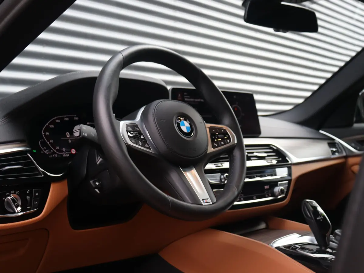530e | High Executive | Panodak | Head-Up | Driving Assistant Prof. | Adaptief Onderstel | Soft Close | Hi-Fi | Parking Assistant Plus | Comfort Access | SOH 92% | 18'' LMV