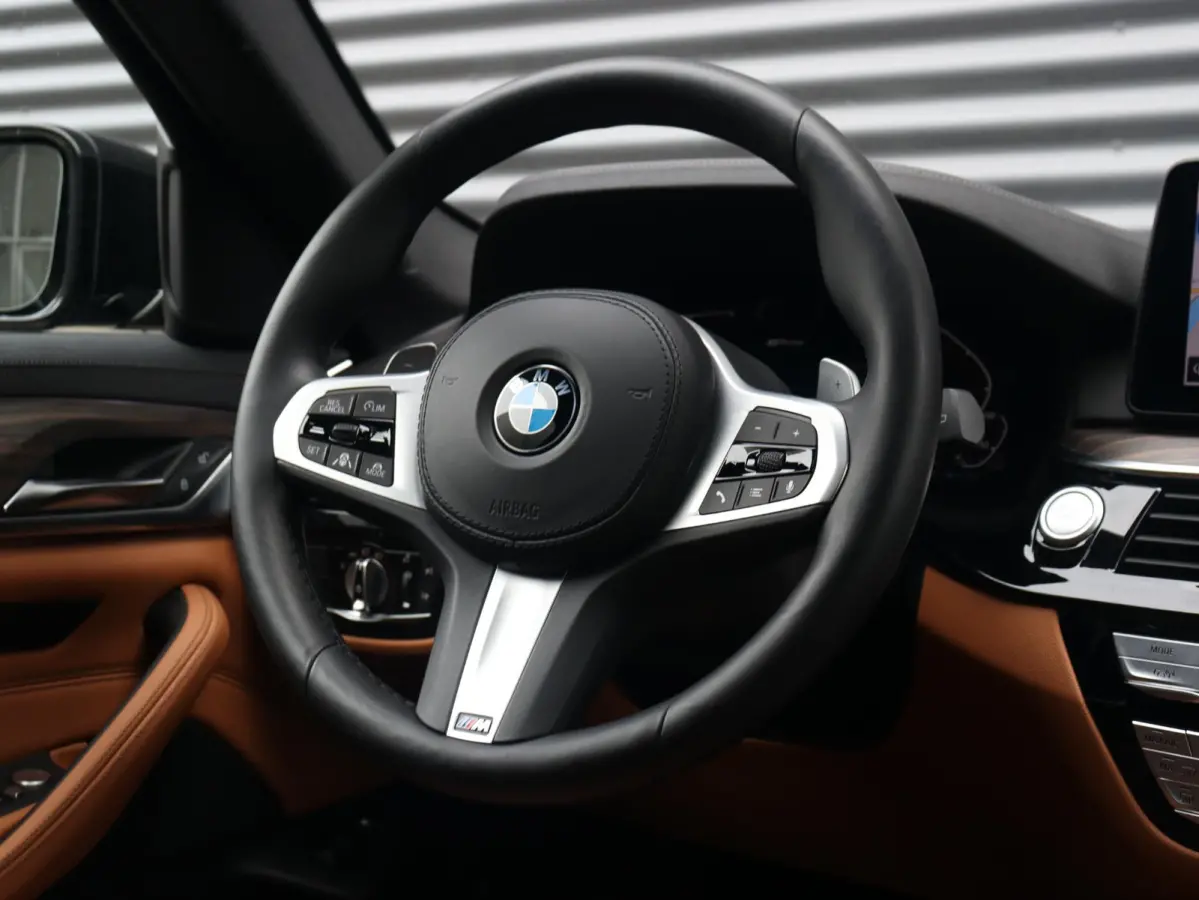 530e | High Executive | Panodak | Head-Up | Driving Assistant Prof. | Adaptief Onderstel | Soft Close | Hi-Fi | Parking Assistant Plus | Comfort Access | SOH 92% | 18'' LMV