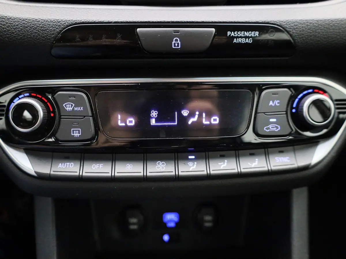 1.0 T-GDi MHEV Comfort | APPLE CARPLAY | ANDROID AUTO | ACHTERUITRIJCAMERA | CRUISE CONTROL | CLIMATE CONTROL | DAB RADIO | MULTIFUNCTIONEEL STUURWIEL |
