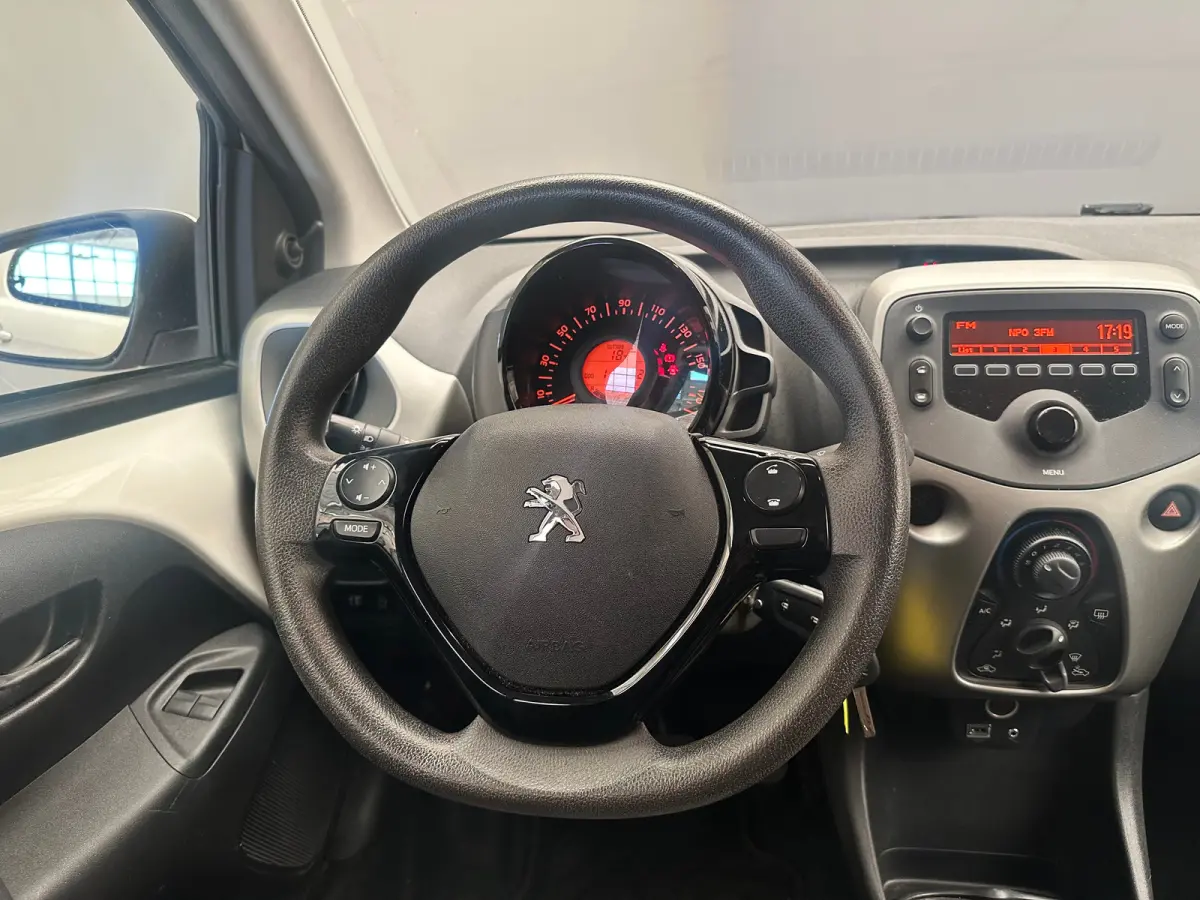 1.0 e-VTi Blue Lion Airco | 5-Deurs | Centrale Vergrendeling | Bluetooth | Elek. Ramen | LED Dagrij | Airco | Audio installatie | Bluetooth