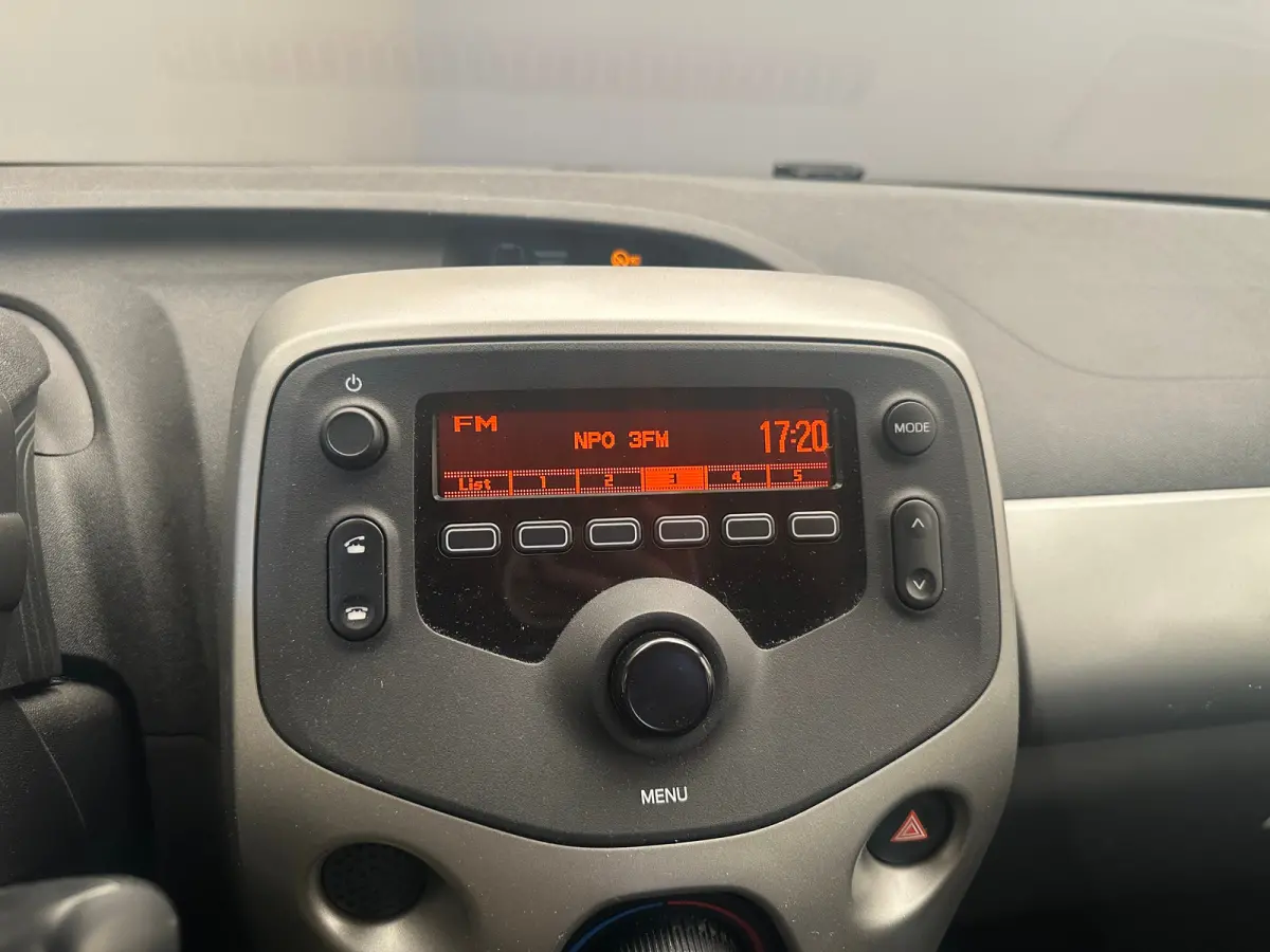 1.0 e-VTi Blue Lion Airco | 5-Deurs | Centrale Vergrendeling | Bluetooth | Elek. Ramen | LED Dagrij | Airco | Audio installatie | Bluetooth