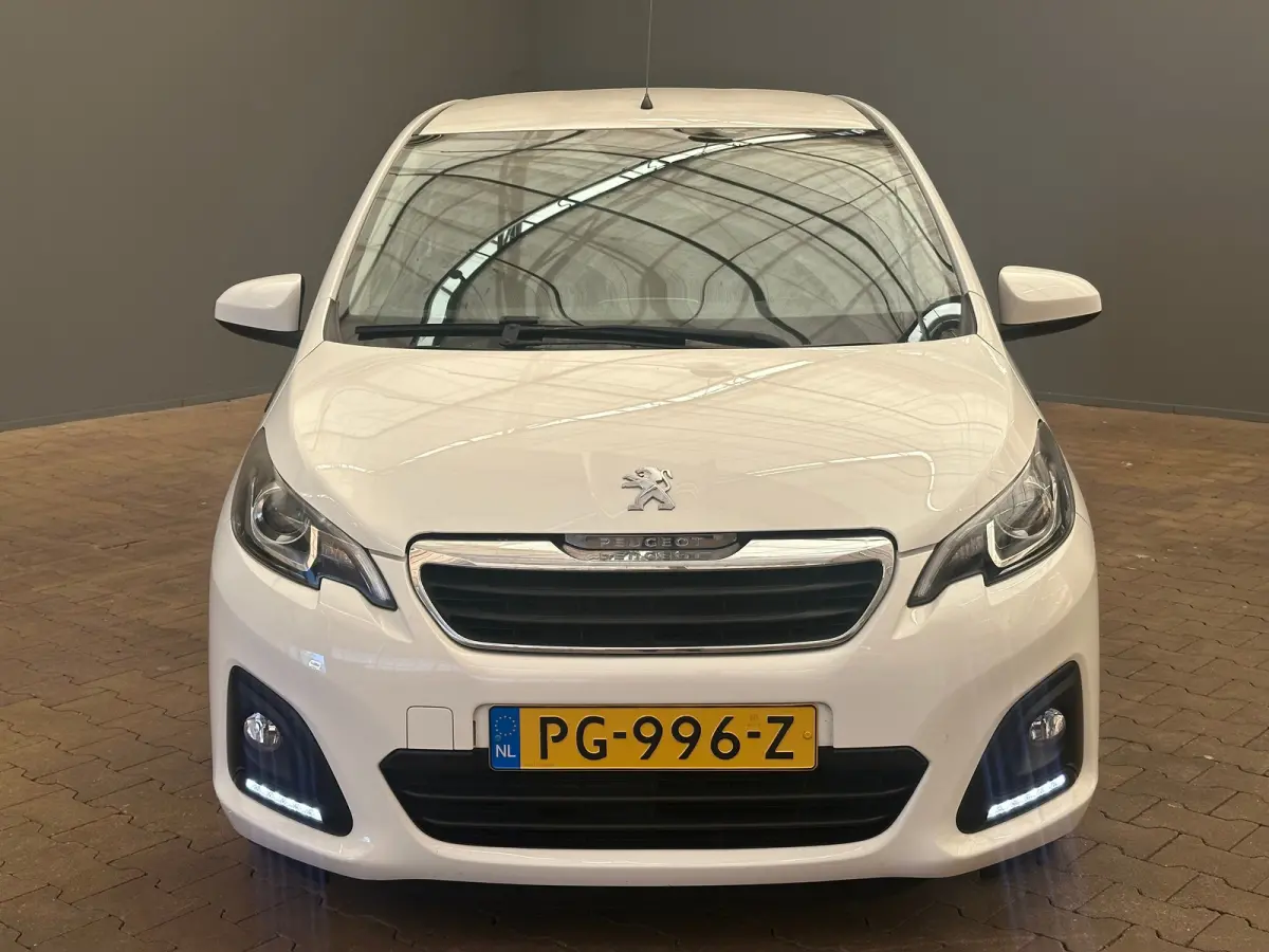 1.0 e-VTi Blue Lion Airco | 5-Deurs | Centrale Vergrendeling | Bluetooth | Elek. Ramen | LED Dagrij | Airco | Audio installatie | Bluetooth