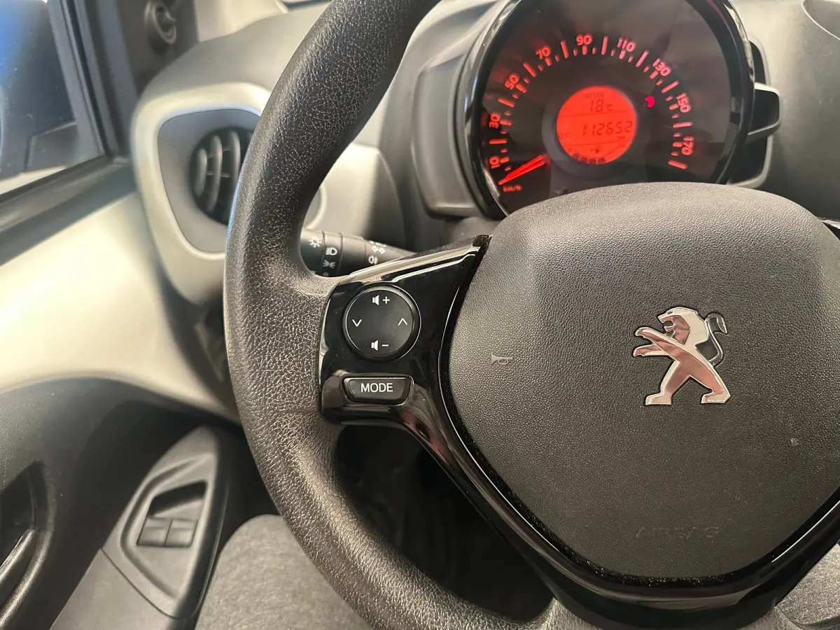 1.0 e-VTi Blue Lion Airco | 5-Deurs | Centrale Vergrendeling | Bluetooth | Elek. Ramen | LED Dagrij | Airco | Audio installatie | Bluetooth