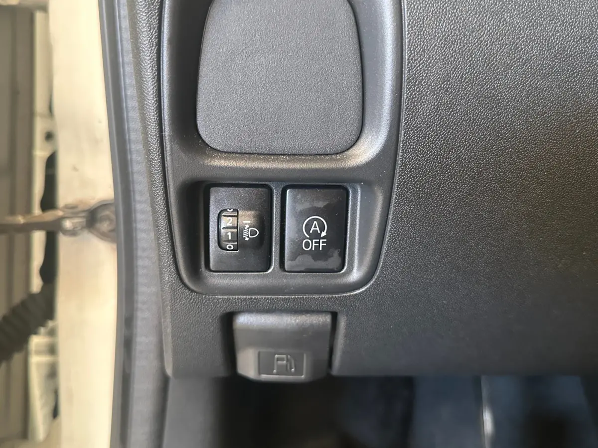 1.0 e-VTi Blue Lion Airco | 5-Deurs | Centrale Vergrendeling | Bluetooth | Elek. Ramen | LED Dagrij | Airco | Audio installatie | Bluetooth