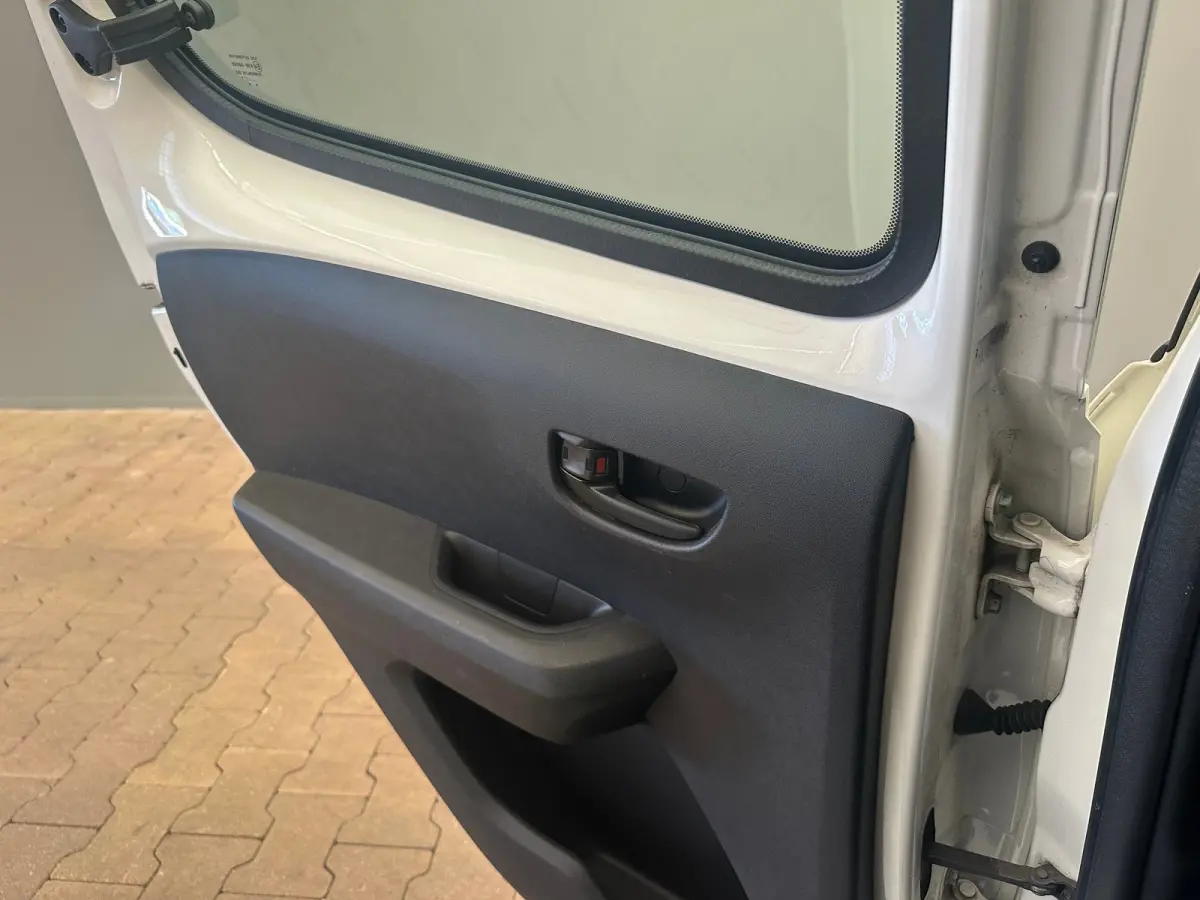 1.0 e-VTi Blue Lion Airco | 5-Deurs | Centrale Vergrendeling | Bluetooth | Elek. Ramen | LED Dagrij | Airco | Audio installatie | Bluetooth
