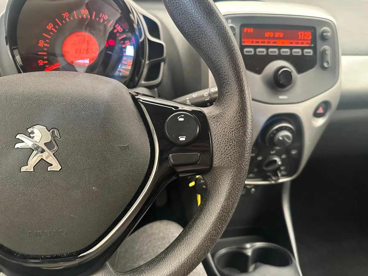 1.0 e-VTi Blue Lion Airco | 5-Deurs | Centrale Vergrendeling | Bluetooth | Elek. Ramen | LED Dagrij | Airco | Audio installatie | Bluetooth