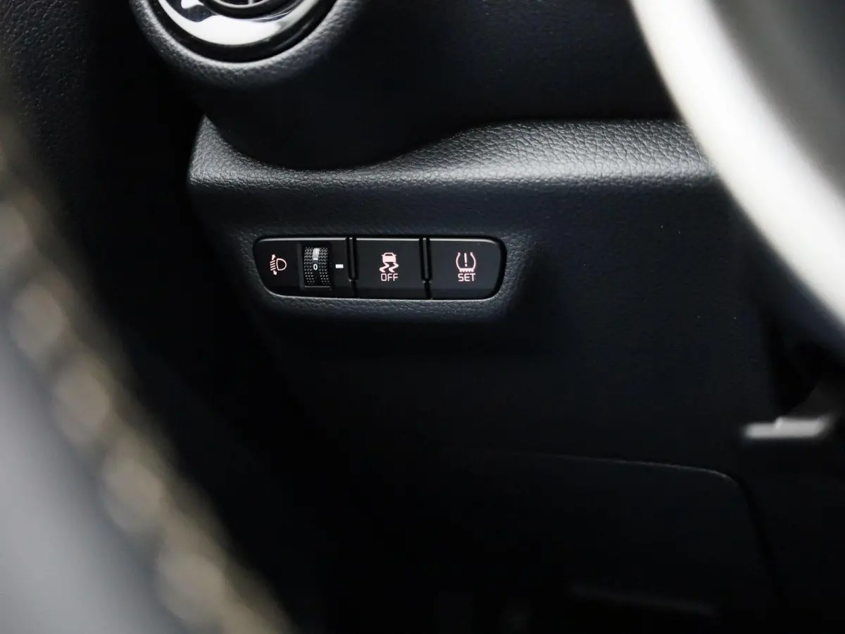 1.0 DPi DynamicLine | ACHTERUITRIJCAMERA | AIRCO | APPLE CARPLAY | ANDROID AUTO | DAB RADIO | LICHTMETALEN VELGEN | 5-DEURS |