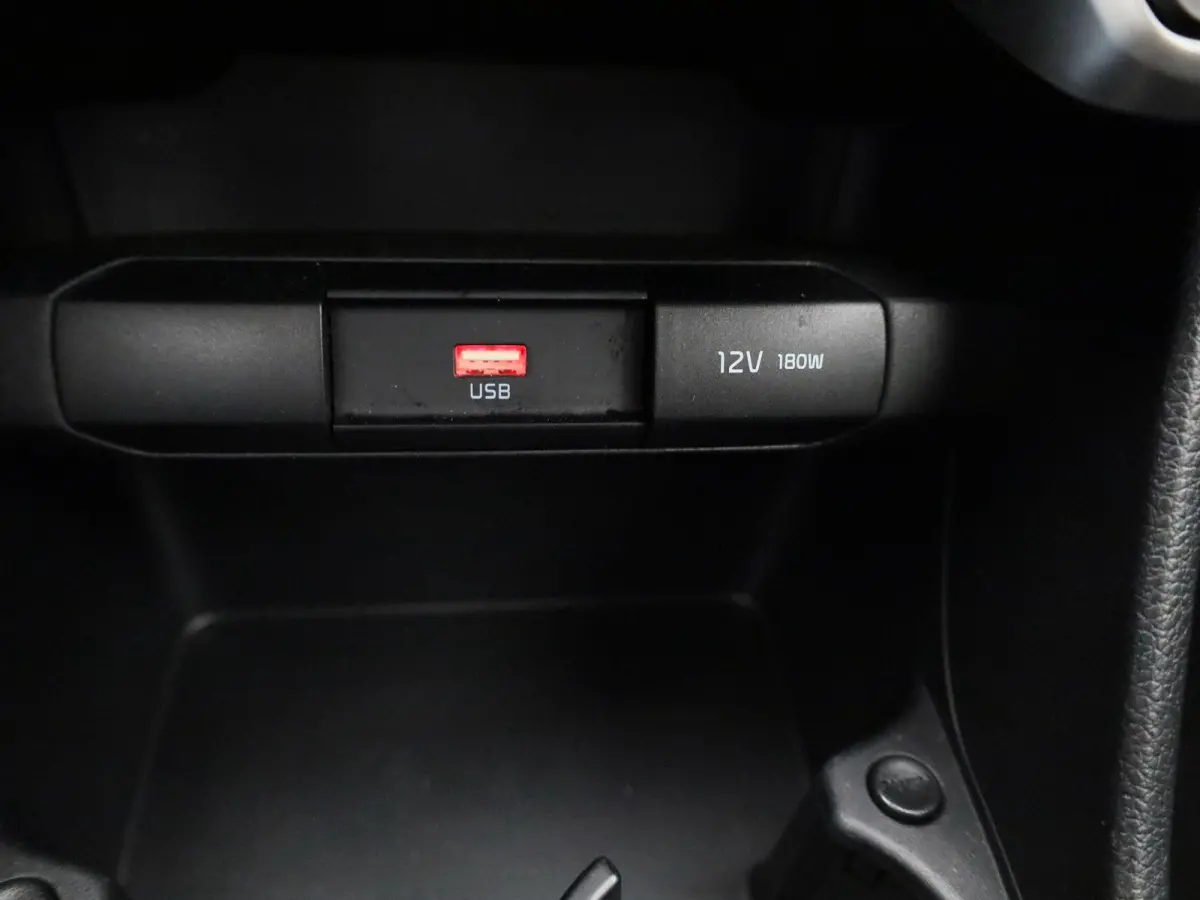 1.0 DPi DynamicLine | ACHTERUITRIJCAMERA | AIRCO | APPLE CARPLAY | ANDROID AUTO | DAB RADIO | LICHTMETALEN VELGEN | 5-DEURS |