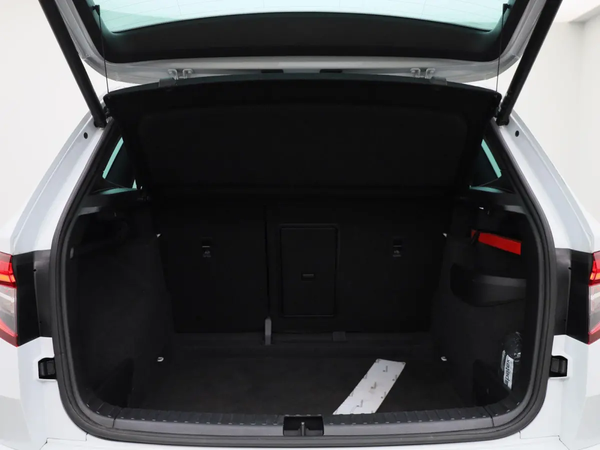 1.5l TSI ACT DSG SPORTLINE | APPLE CARPLAY | ANDROID AUTO | ELEKTRISCHE ACHTERKLEP  | SPORTSTOELEN | STOELVERWARMING | CANTON SOUND SYSTEEM | KEYLESS | PARKEERSENSOREN | ADAPTIVE CRUISE CONT