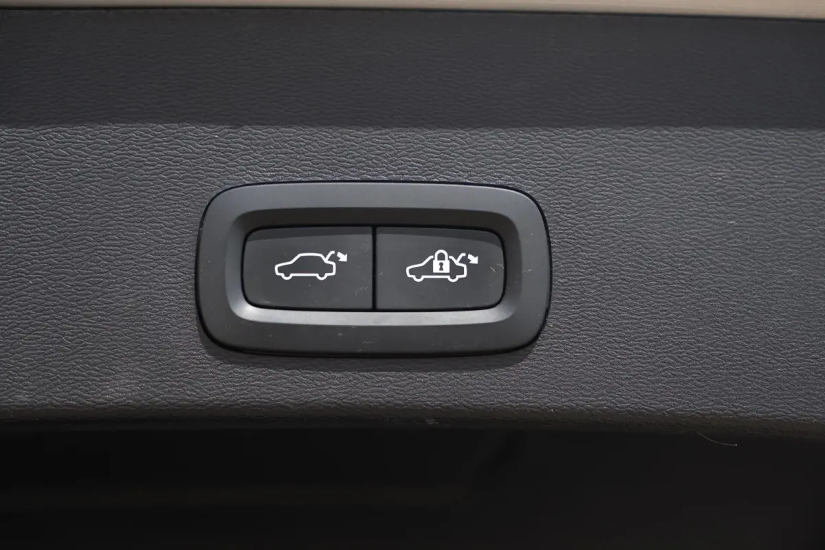 T4 Core Bright | Stoelverwarming | Trekhaak | Parkeercamera | Keyless