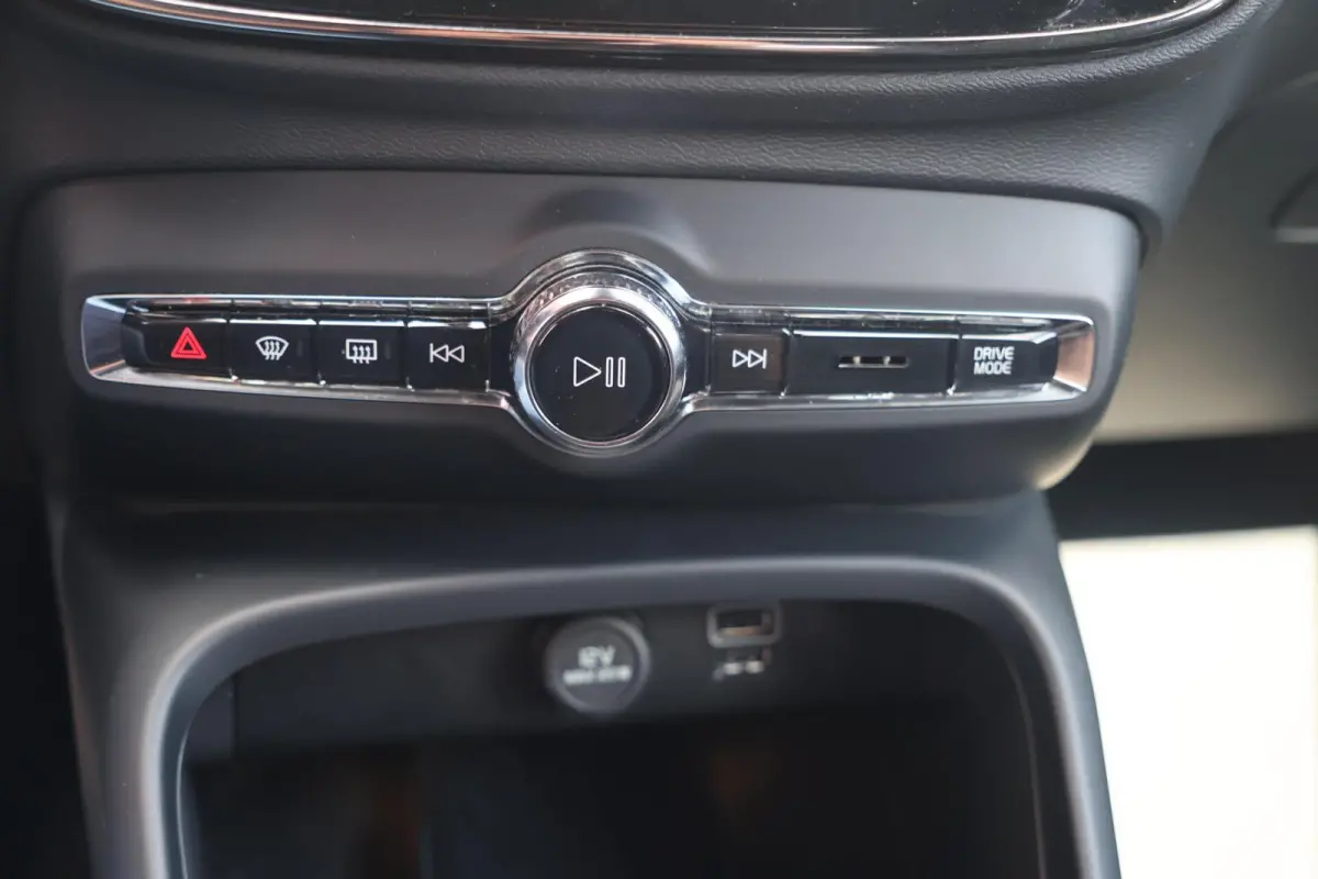 T4 Core Bright | Stoelverwarming | Trekhaak | Parkeercamera | Keyless