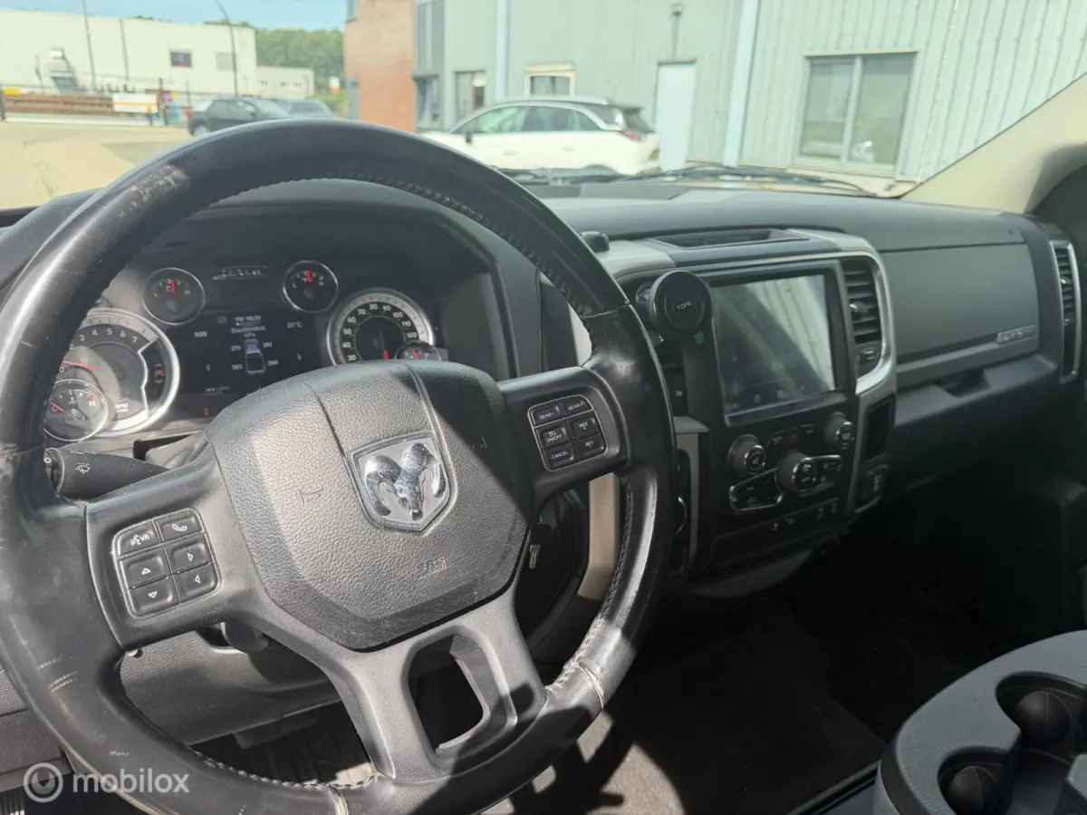 1500 5.7 V8 hemi Quad Cab 6'4 G3 EURO 6
