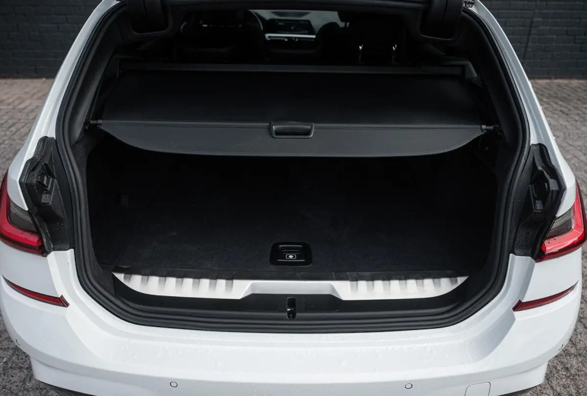 330e xDrive M-SPORT PANO TREKHAAK CO PILOT LASER