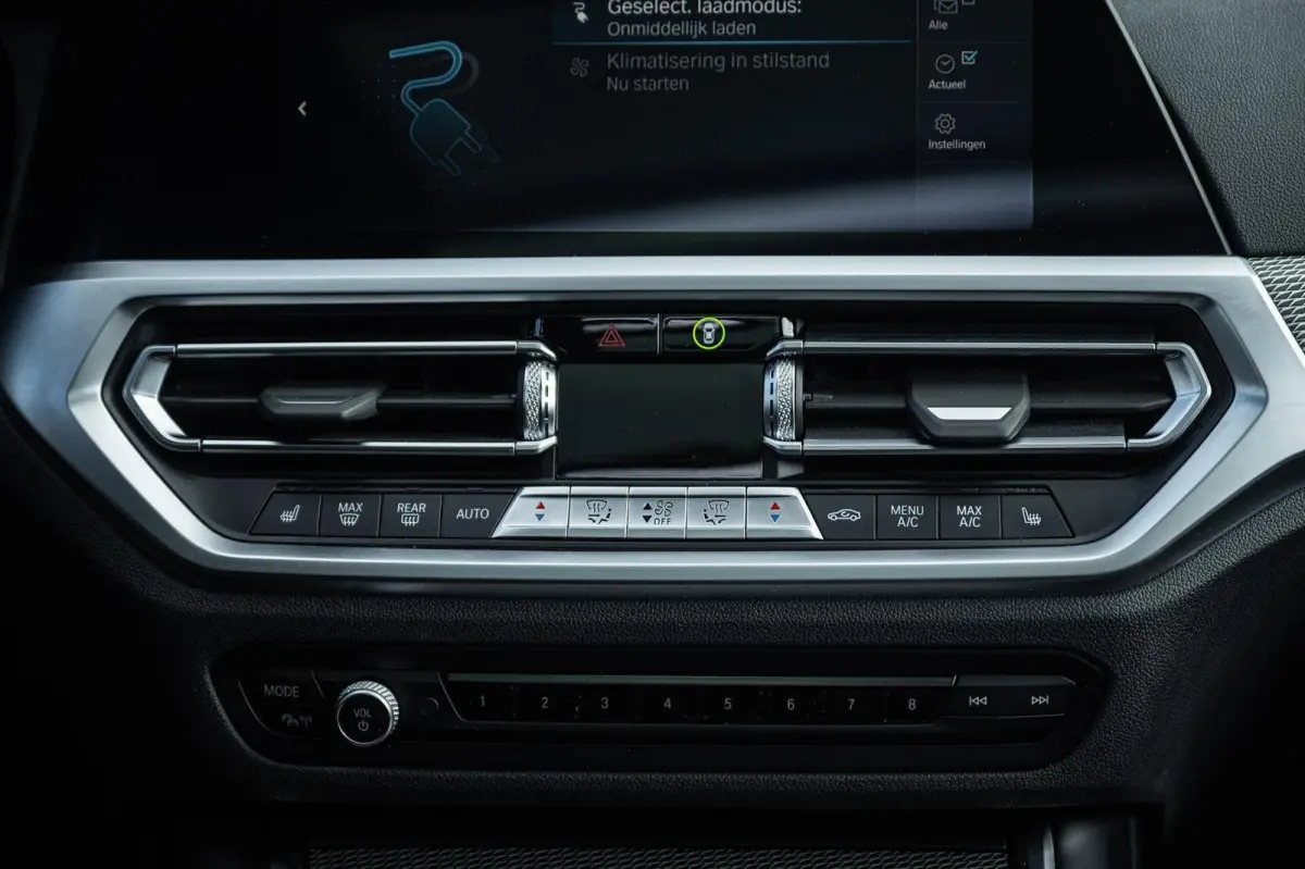 330e xDrive M-SPORT PANO TREKHAAK CO PILOT LASER
