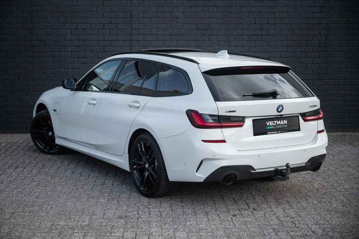 330e xDrive M-SPORT PANO TREKHAAK CO PILOT LASER