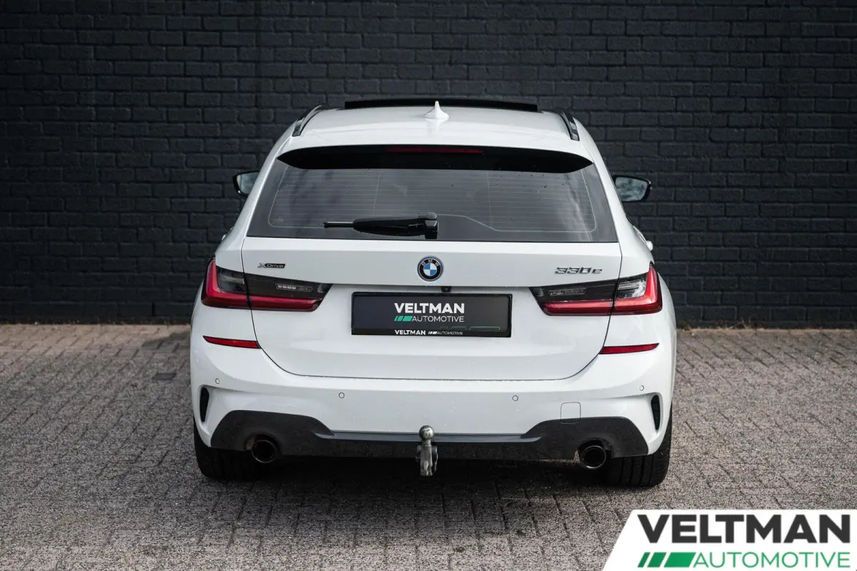 330e xDrive M-SPORT PANO TREKHAAK CO PILOT LASER