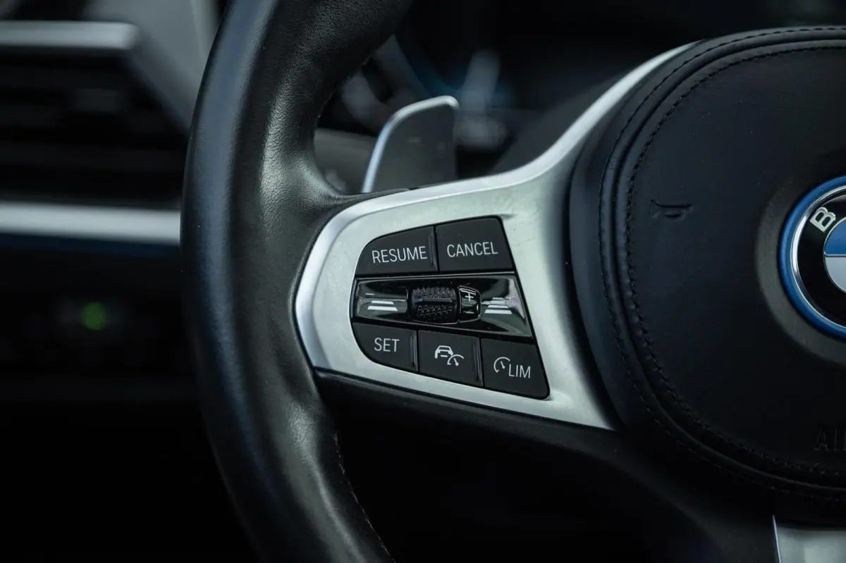 330e xDrive M-SPORT PANO TREKHAAK CO PILOT LASER