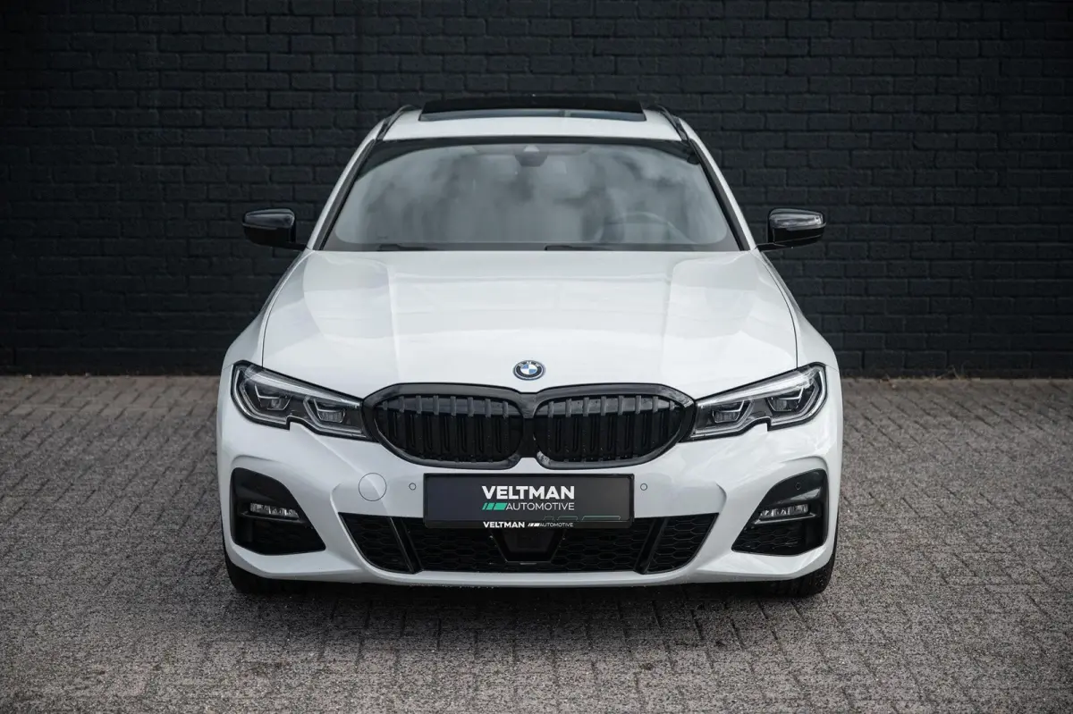 330e xDrive M-SPORT PANO TREKHAAK CO PILOT LASER