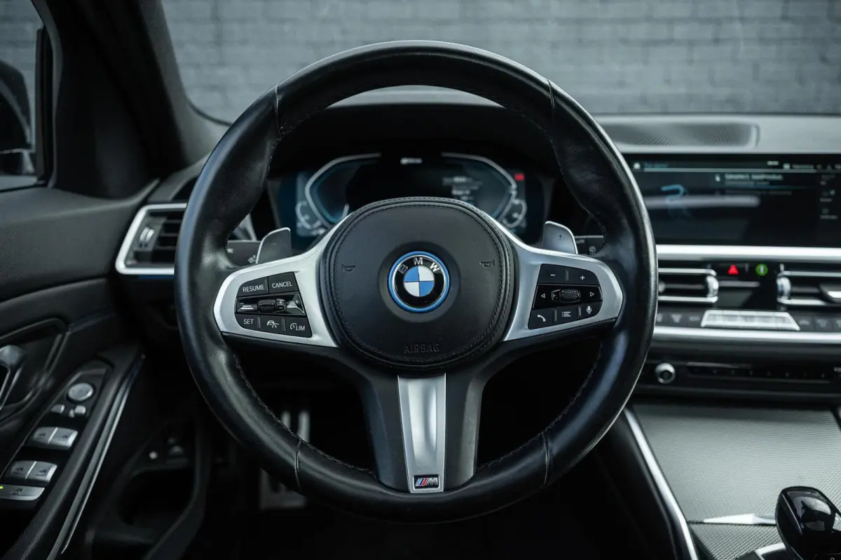 330e xDrive M-SPORT PANO TREKHAAK CO PILOT LASER