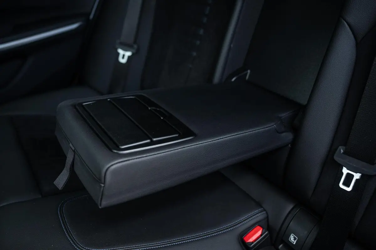 330e xDrive M-SPORT PANO TREKHAAK CO PILOT LASER