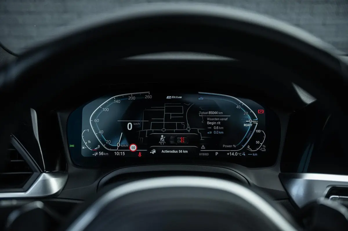 330e xDrive M-SPORT PANO TREKHAAK CO PILOT LASER