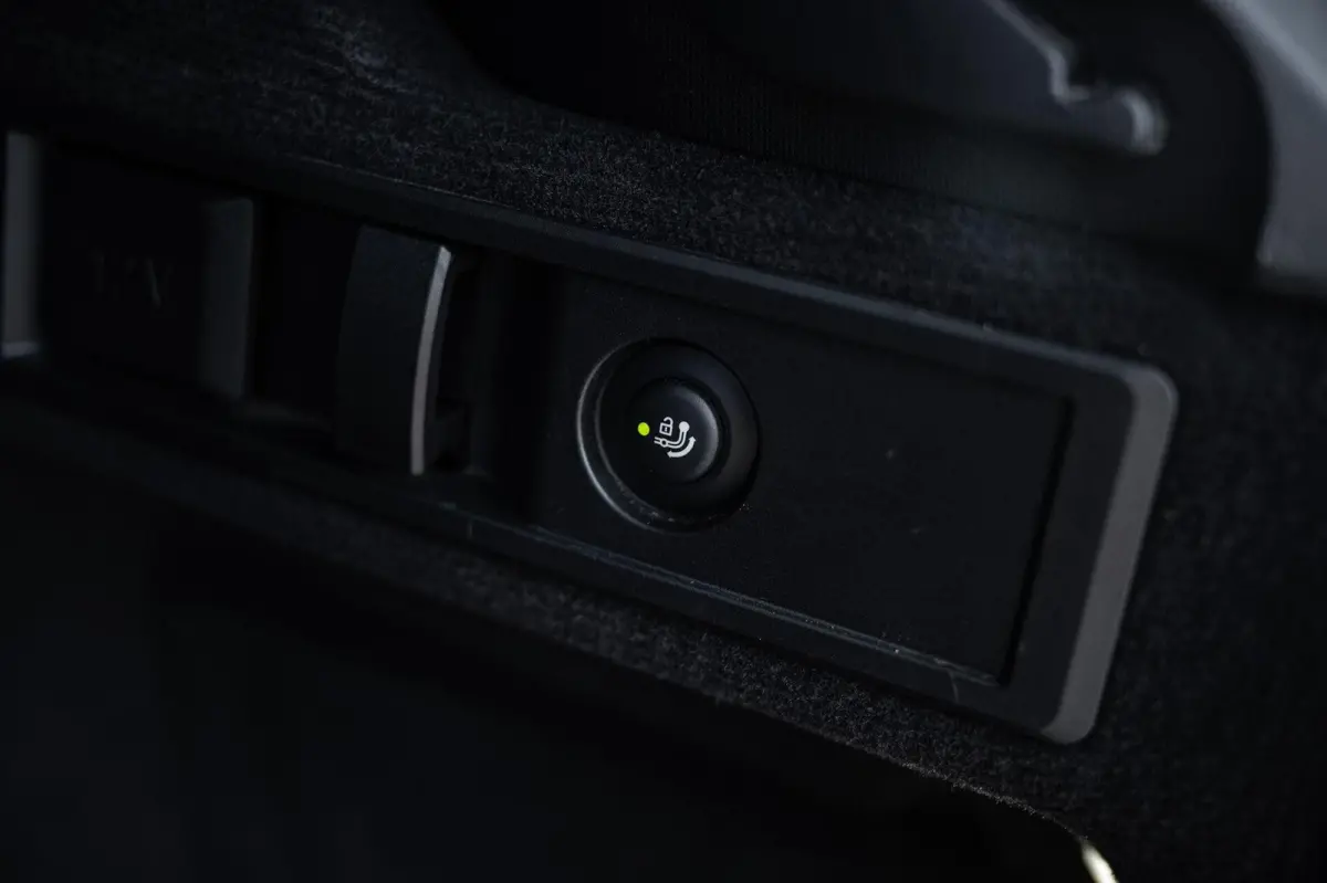 330e xDrive M-SPORT PANO TREKHAAK CO PILOT LASER