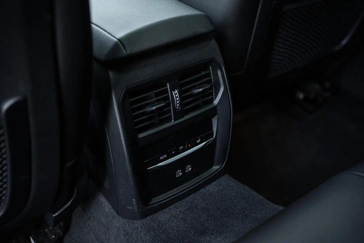 330e xDrive M-SPORT PANO TREKHAAK CO PILOT LASER