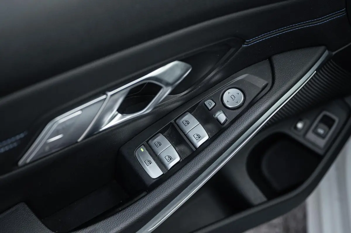 330e xDrive M-SPORT PANO TREKHAAK CO PILOT LASER