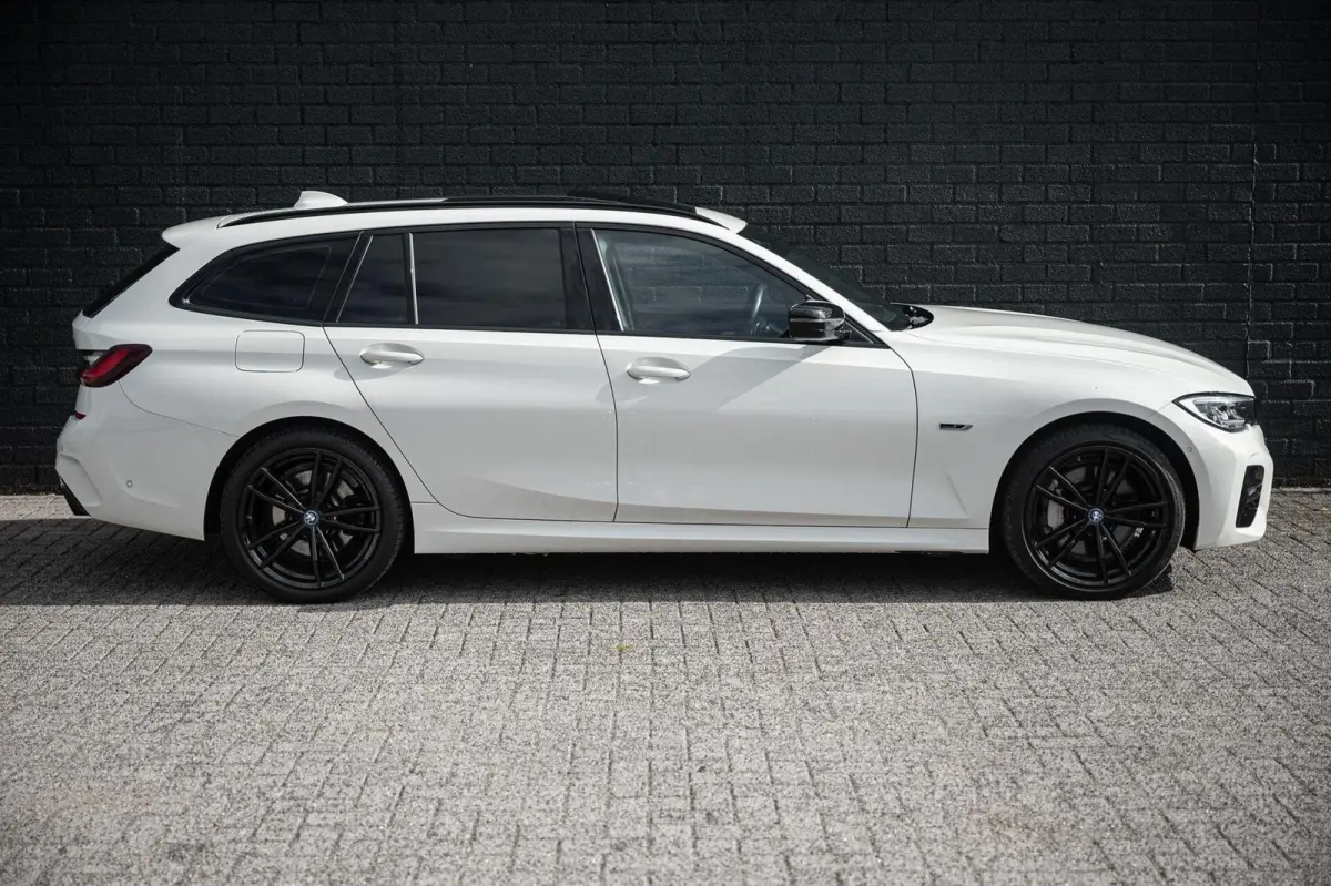 330e xDrive M-SPORT PANO TREKHAAK CO PILOT LASER