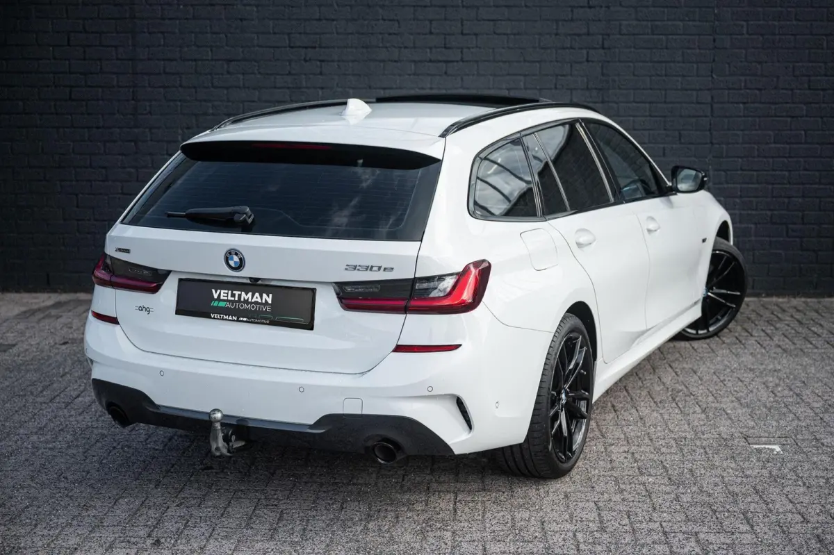 330e xDrive M-SPORT PANO TREKHAAK CO PILOT LASER
