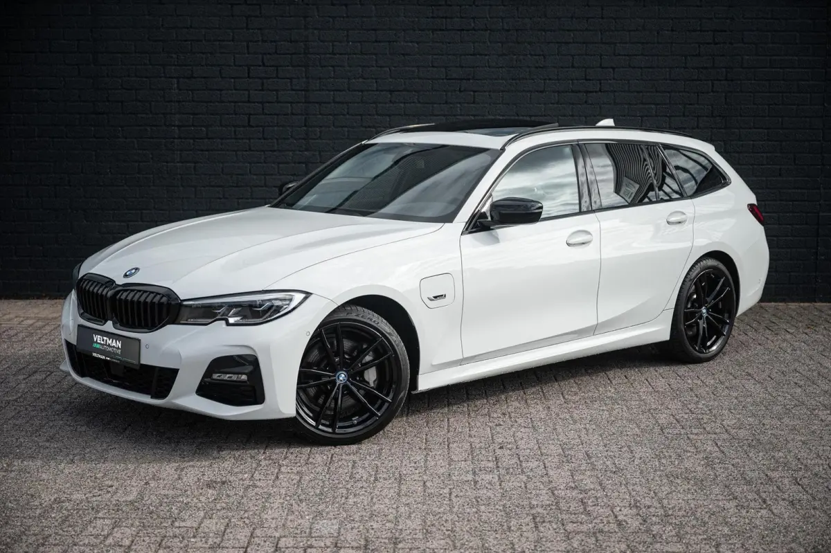 330e xDrive M-SPORT PANO TREKHAAK CO PILOT LASER